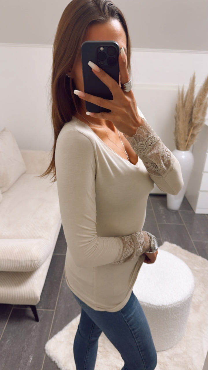 Langarm Oberteil mit Spitzenapplikationen / beige Art. 8857