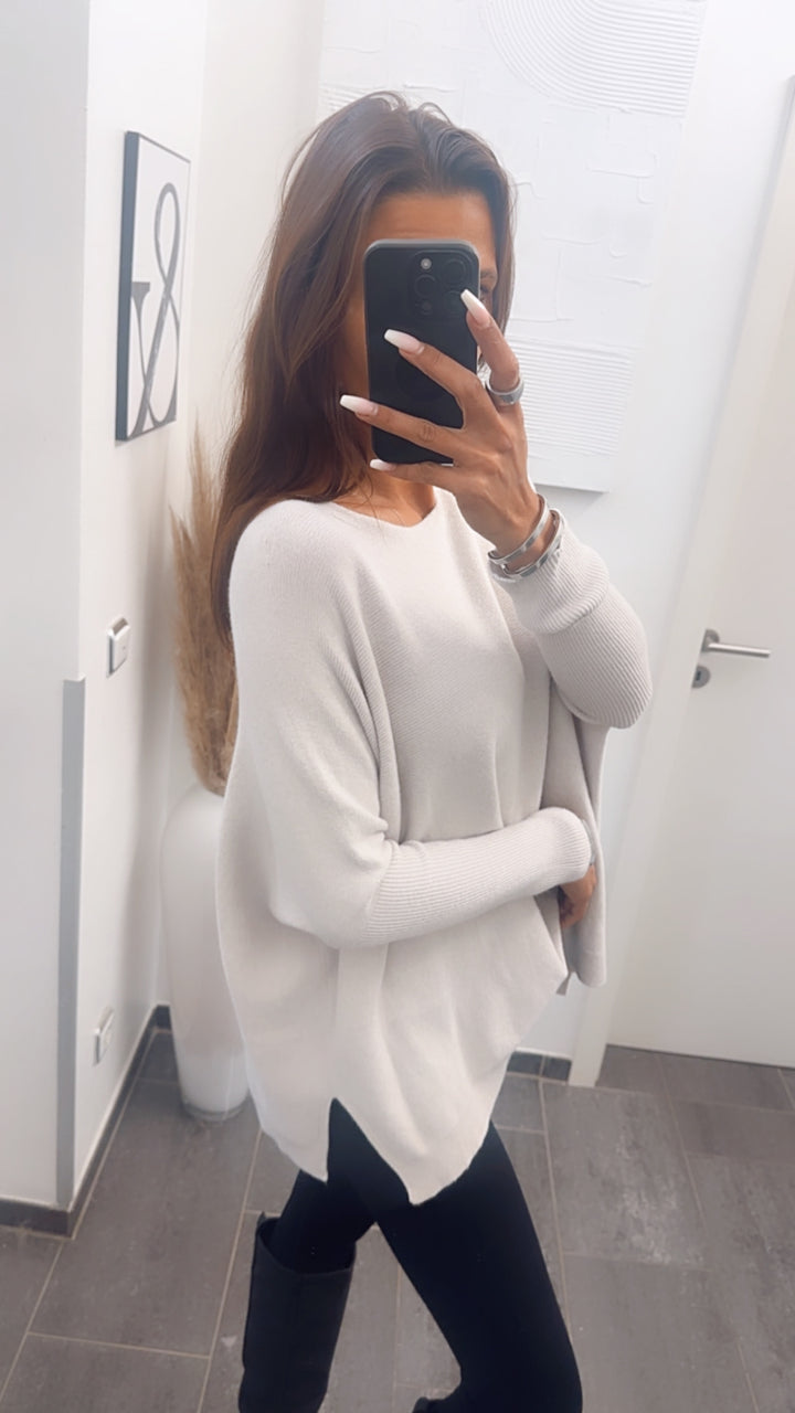 Variante ultra weicher Pullover mit Fledermausärmeln / Creme beige  Art. 7455