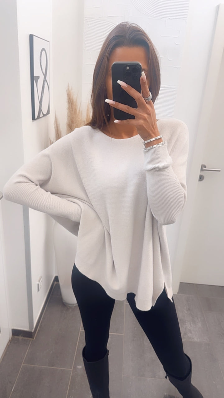 Variante ultra weicher Pullover mit Fledermausärmeln / Creme beige  Art. 7455