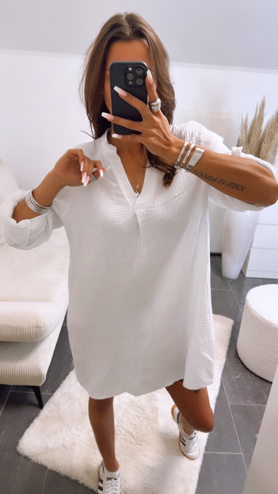 Musselin Blusen Kleid mit V-Ausschnitt / weiss Art. 8953