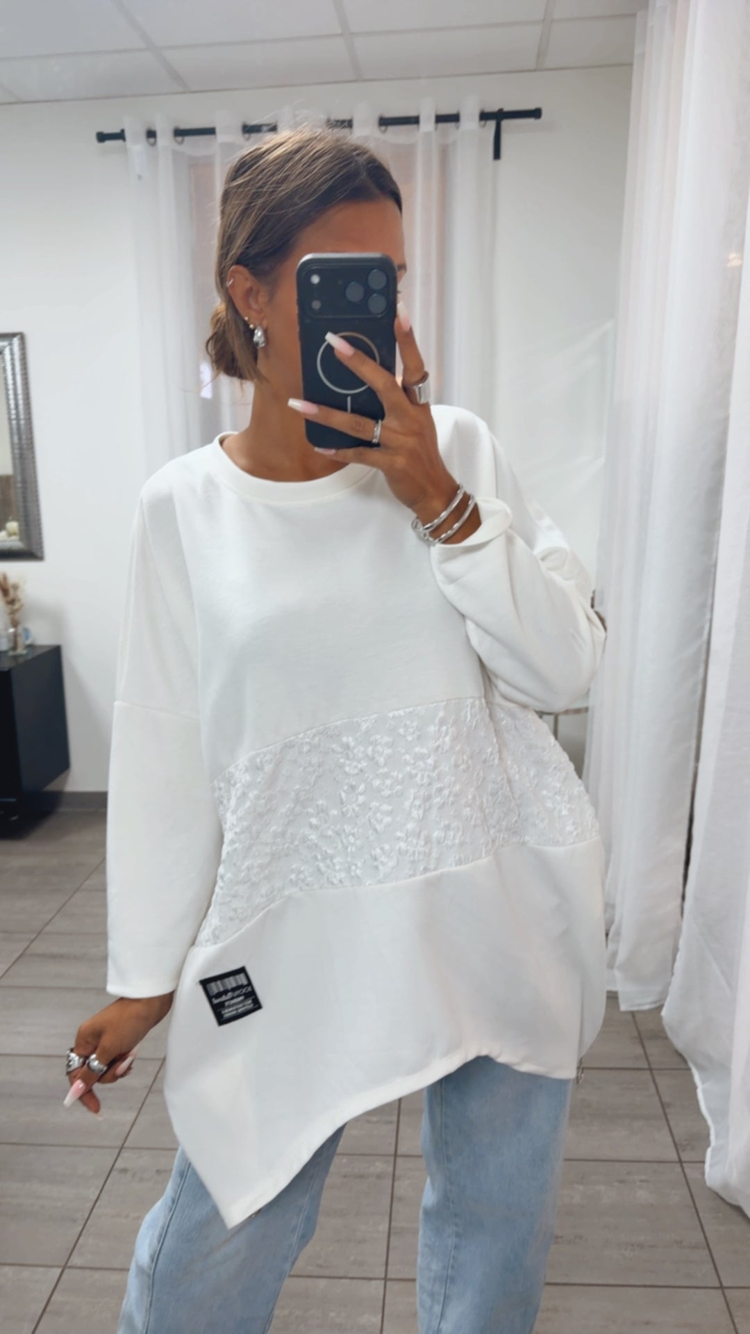 Long Pullover / Kleid mit Blumendetails / weiß Art.16293