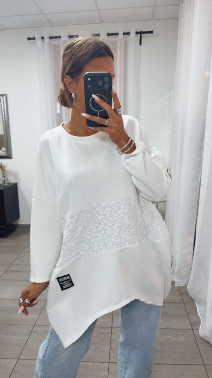 Long Pullover / Kleid mit Blumendetails / weiß Art.16293