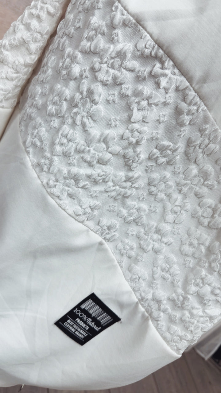 Long Pullover / Kleid mit Blumendetails / weiß Art.16293