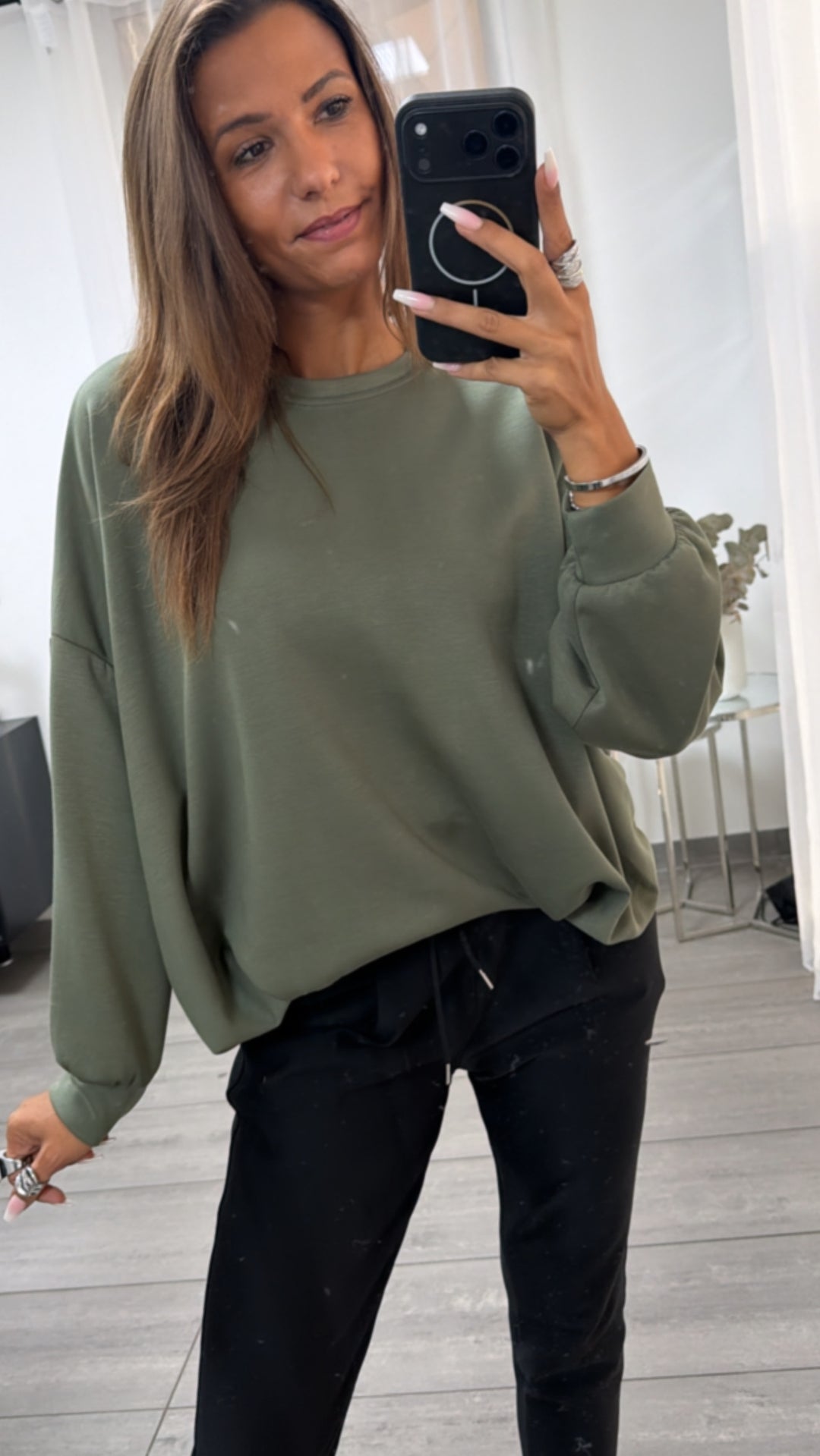 Butterstoff Sweatshirt mit Ballonsaum / khaki Art.16304