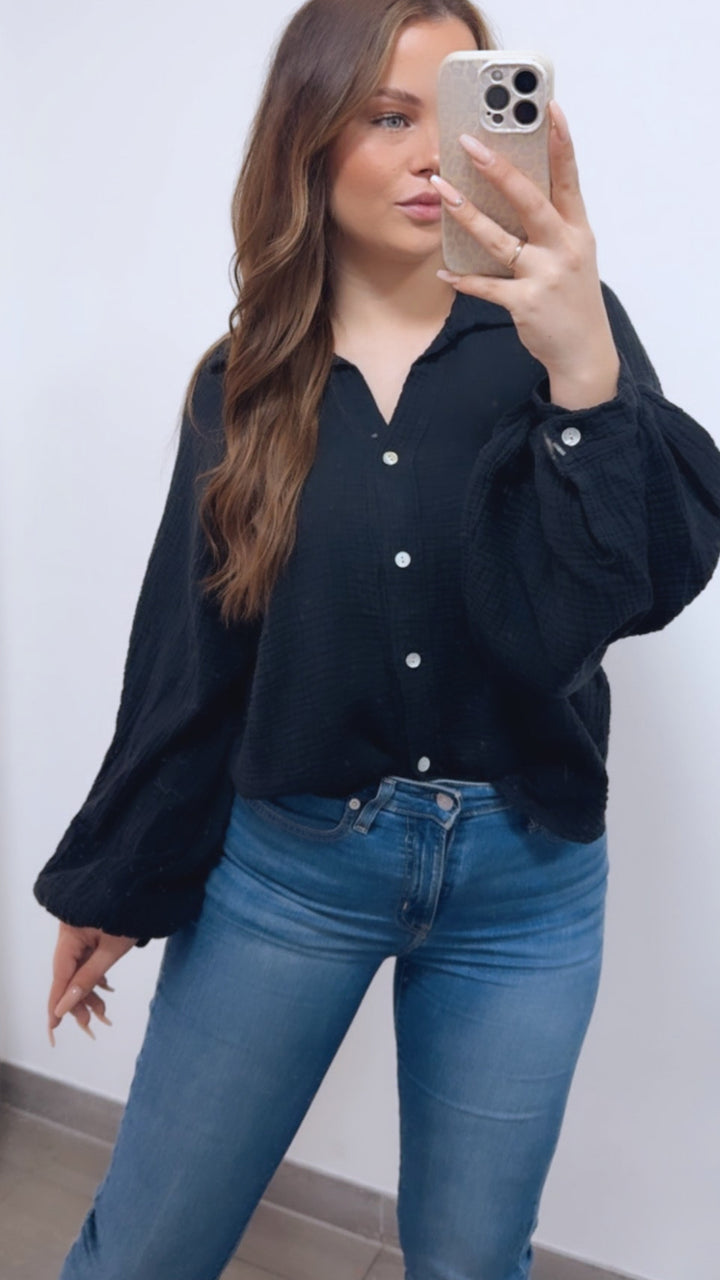 KURZE Oversize Musselin Bluse BALLONÄRMEL / schwarz Art. 14725