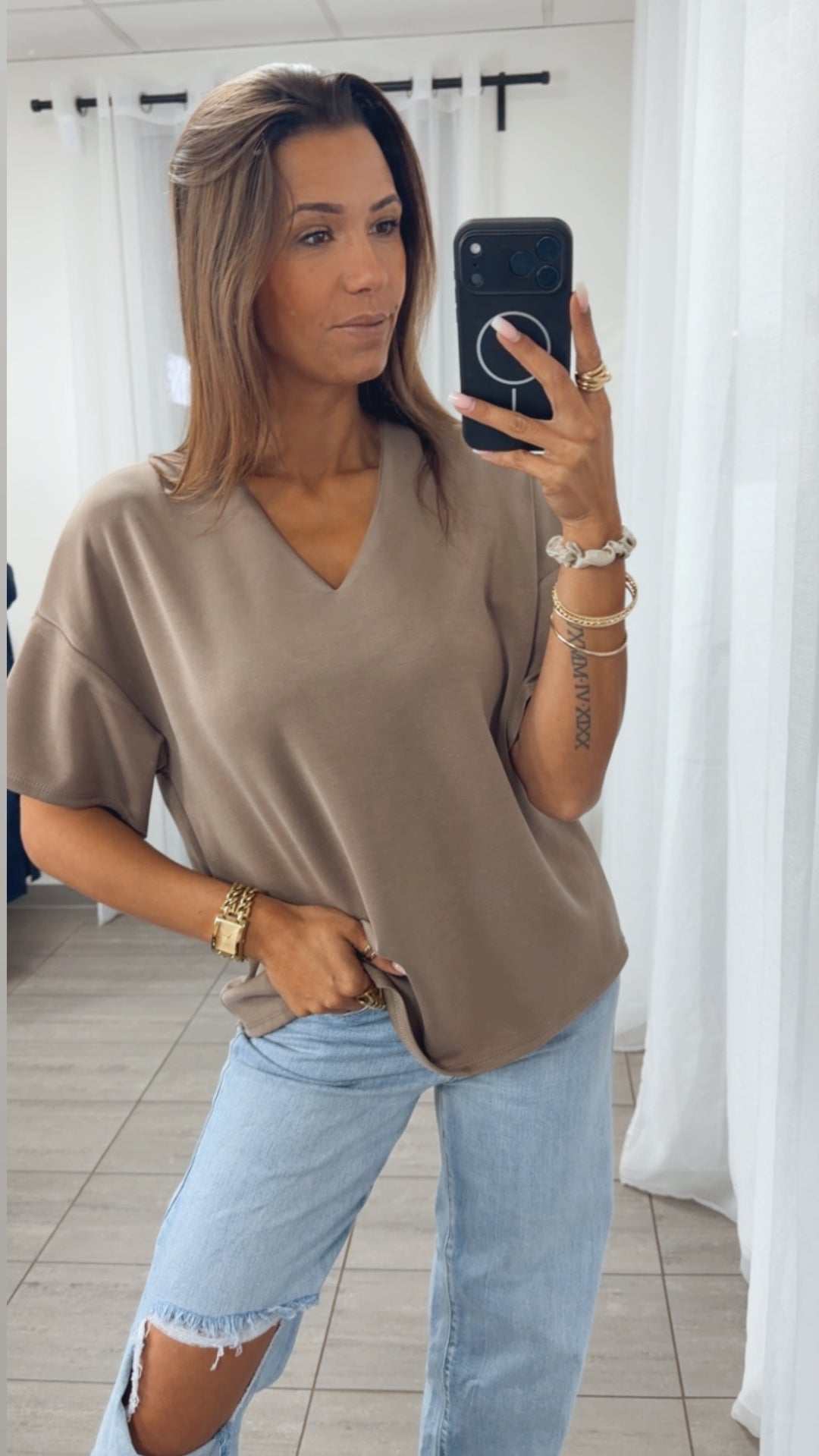V-Ausschnitt Butterstoff T-Shirt / taupe Art.14957