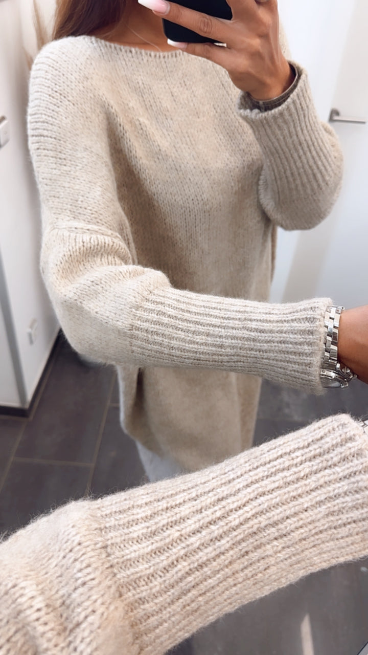 Strick Long Pullover / Kleid mit engeren Ärmeln / beige Art. 7823