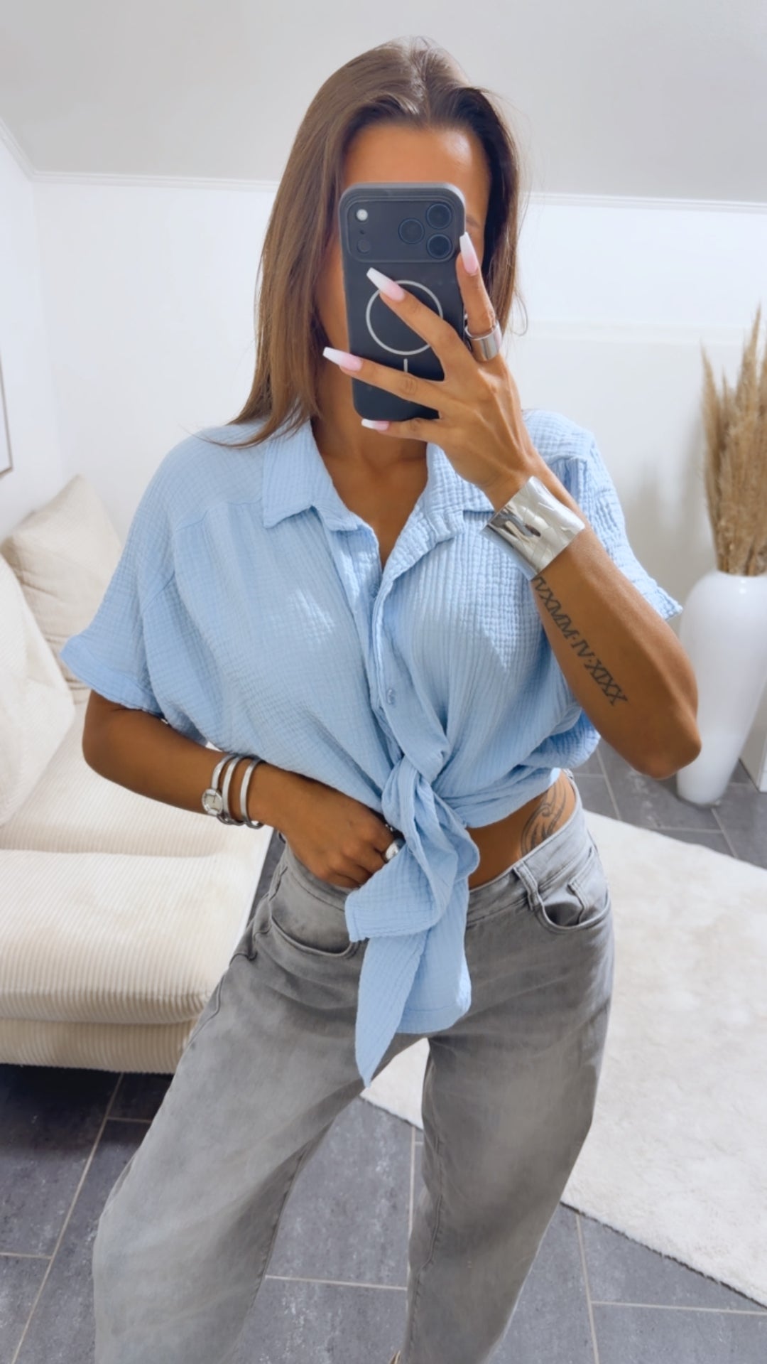 Oversize Musselin Bluse mit T-Shirt Ärmeln / hell blau Art.15049