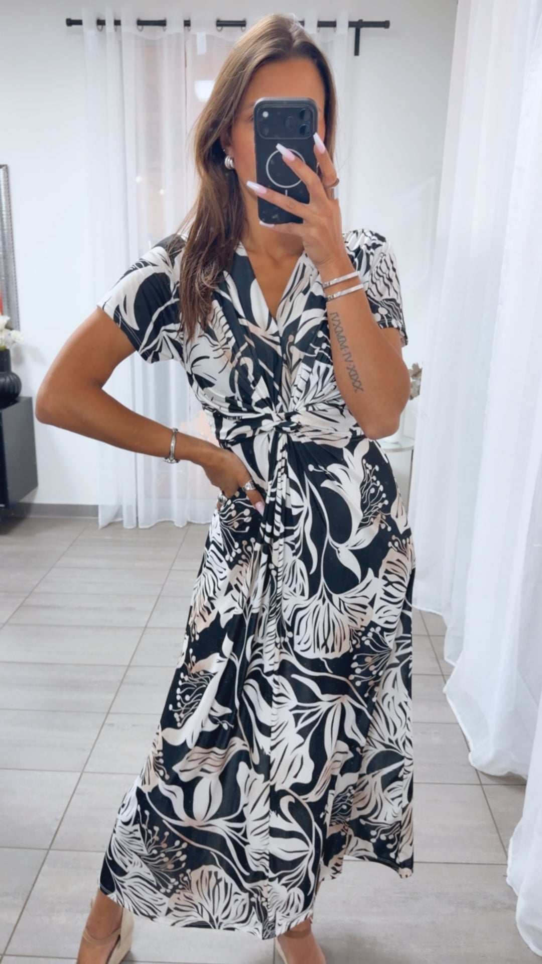 FLOWER MAXI Kleid mit T-Shirt Ärmeln raffiniertem Brustbereich / schwarz - beige Art.15055