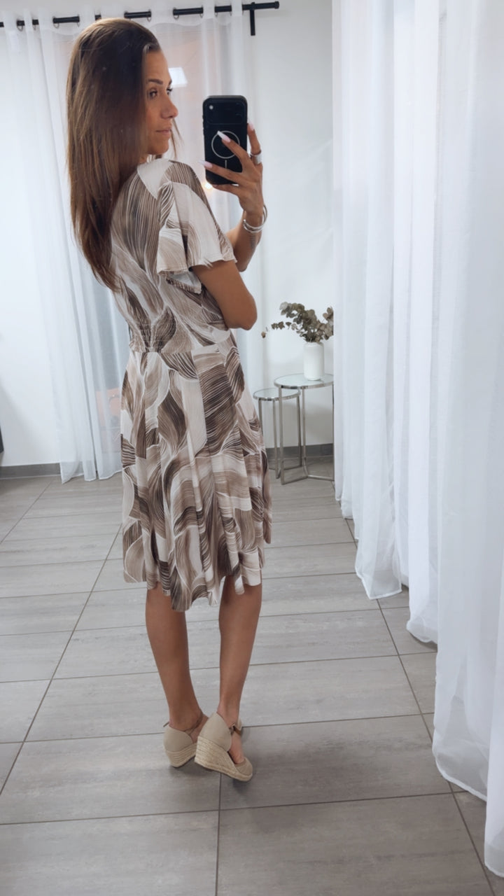 KURZES Leicht tailliertes Kleid mit T-Shirt Ärmeln  / braun beige Töne Art.15057