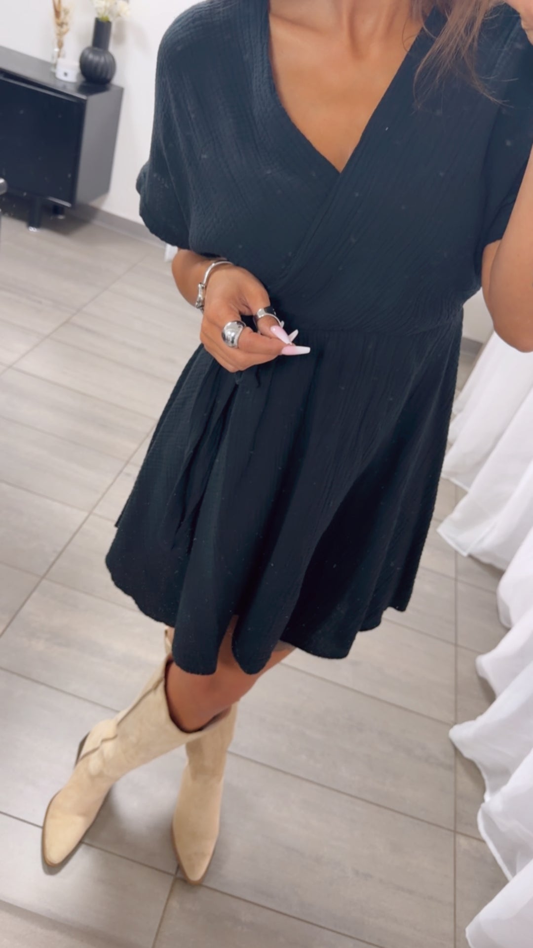 Kurzes Musselin WICKEL Kleid / schwarz Art.15081