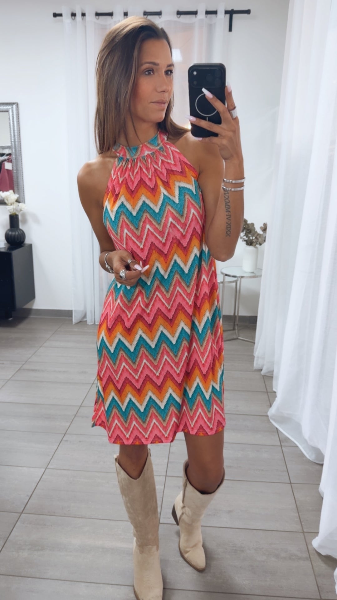 VORBESTELLUNG Kurzes, fließendes Kleid ZICKZACK Muster / pink - orange - petrol Art.15075