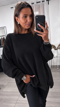 Oversize Feinstrick Pullover mit leichtem Vokuhila Schnitt / schwarz Art.16328