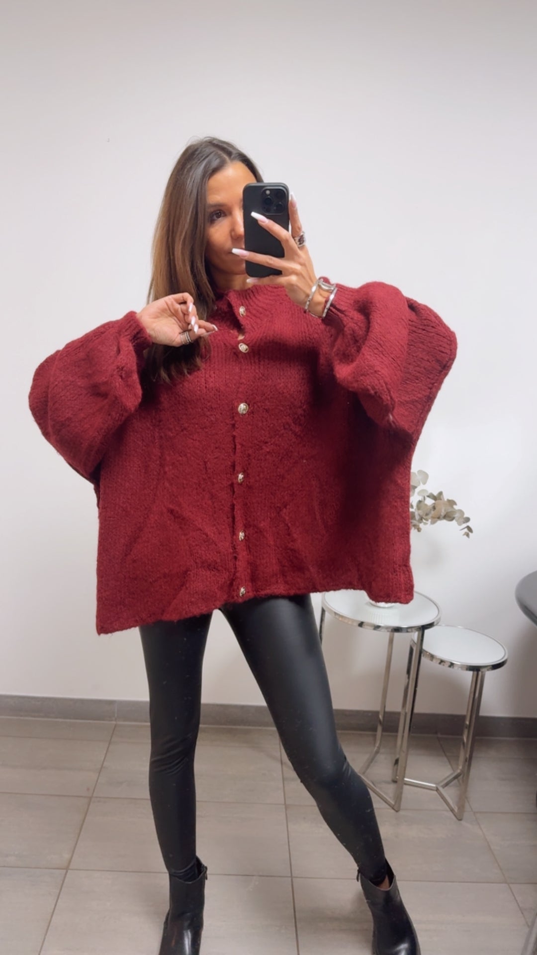 Kuschel Cardigan mit goldenen Knöpfen / weinrot - dunkel rot Art. 13731