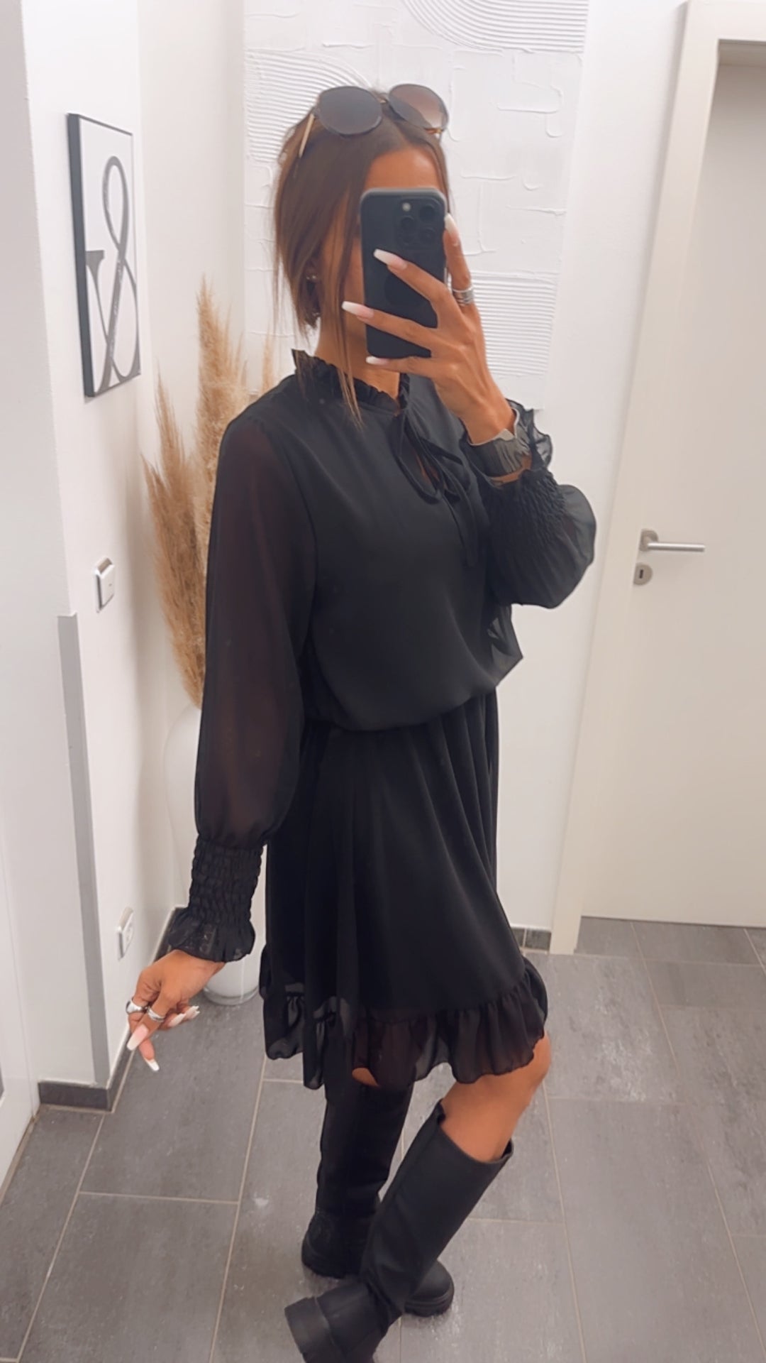 Kleid mit Gummibund im Taillenbereich / schwarz Art. 7907
