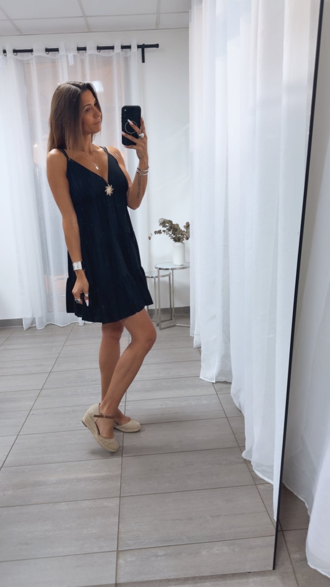 Süßes Sommer Kleid mit verstellbaren Trägern / schwarz Art.15107
