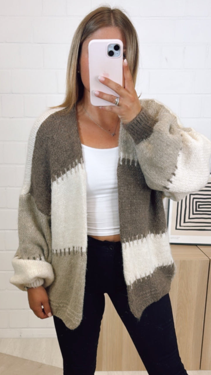 kurzer, mehrfarbiger Strick Cardigan / braun - creme - beige Art. 11005