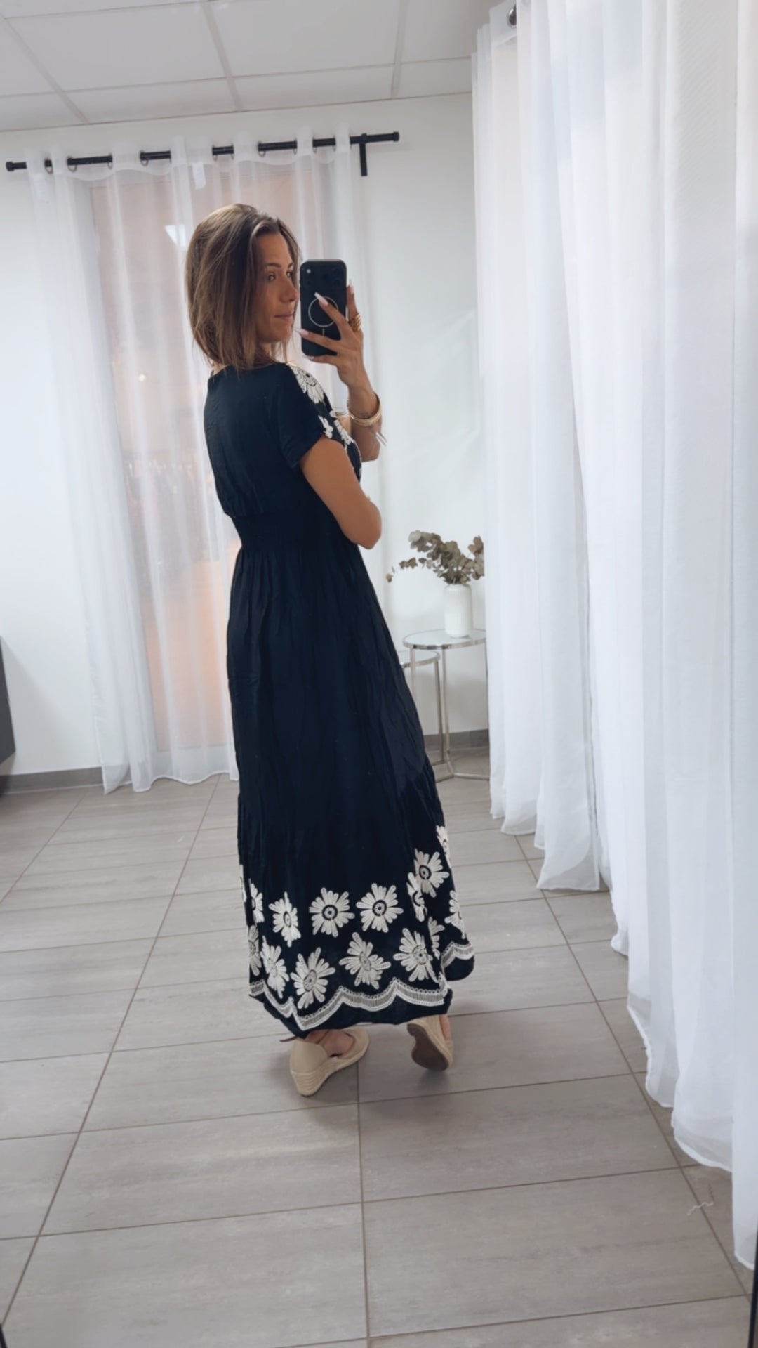 MAXI Kleid mit floralen Stickereien / schwarz - creme Art.15134