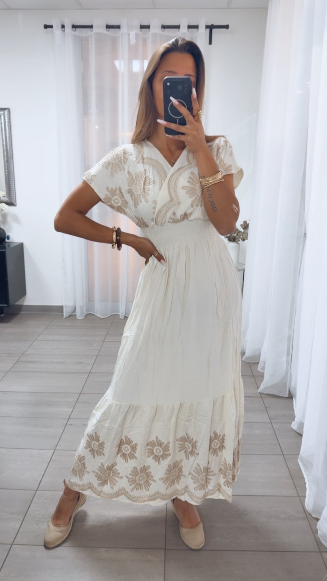 MAXI Kleid mit floralen Stickereien / creme - beige Art.15135