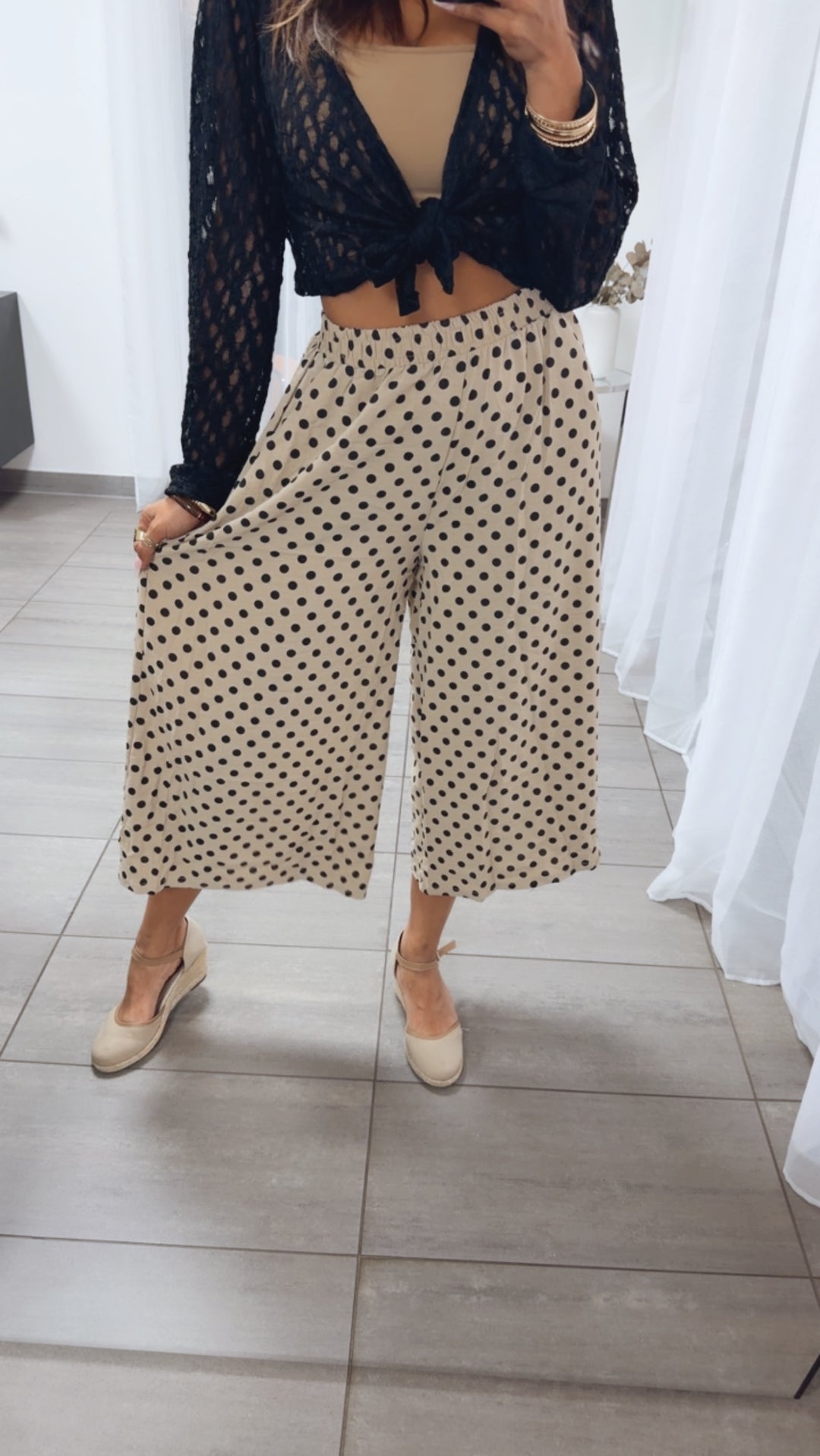 Punkte-Culotte mit Rock-Optik – luftige 3/4 Hose mit Taschen / beige - schwarz Art.15143