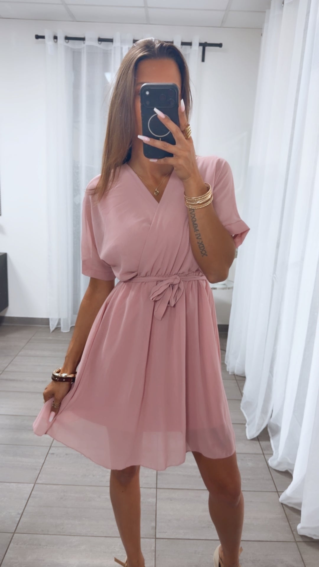 CHIFFON Kleid mit kurzen Ärmeln / puder Art.15139