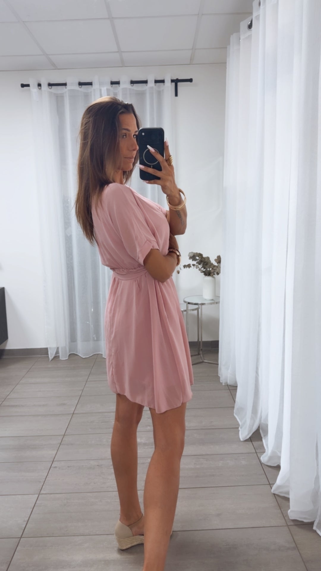 CHIFFON Kleid mit kurzen Ärmeln / puder Art.15139