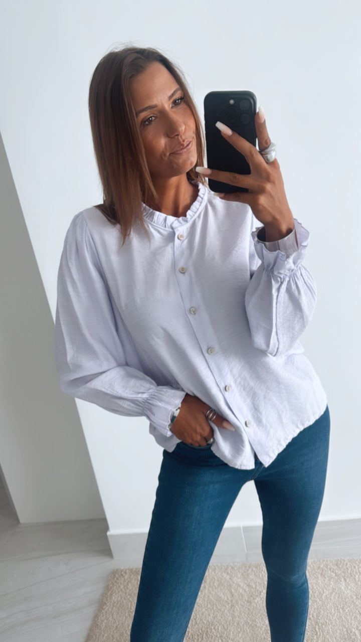 schmale Bluse mit Volant Ausschnitt / flieder Art. 10790