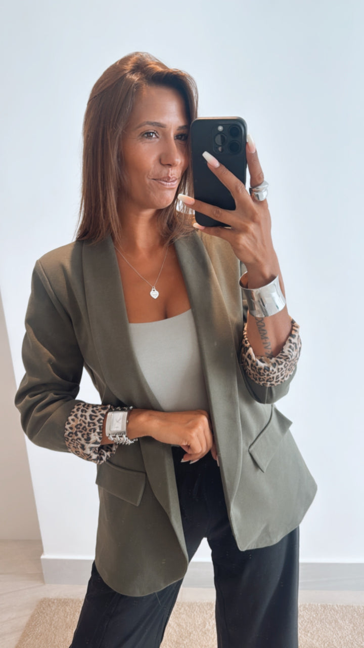 weicher Blazer mit Leo Akzenten / khaki Art. 8037