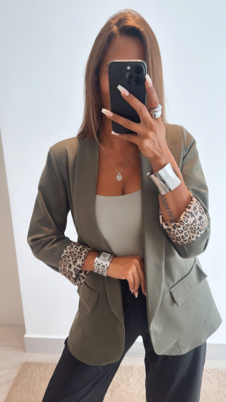 weicher Blazer mit Leo Akzenten / khaki Art. 8037