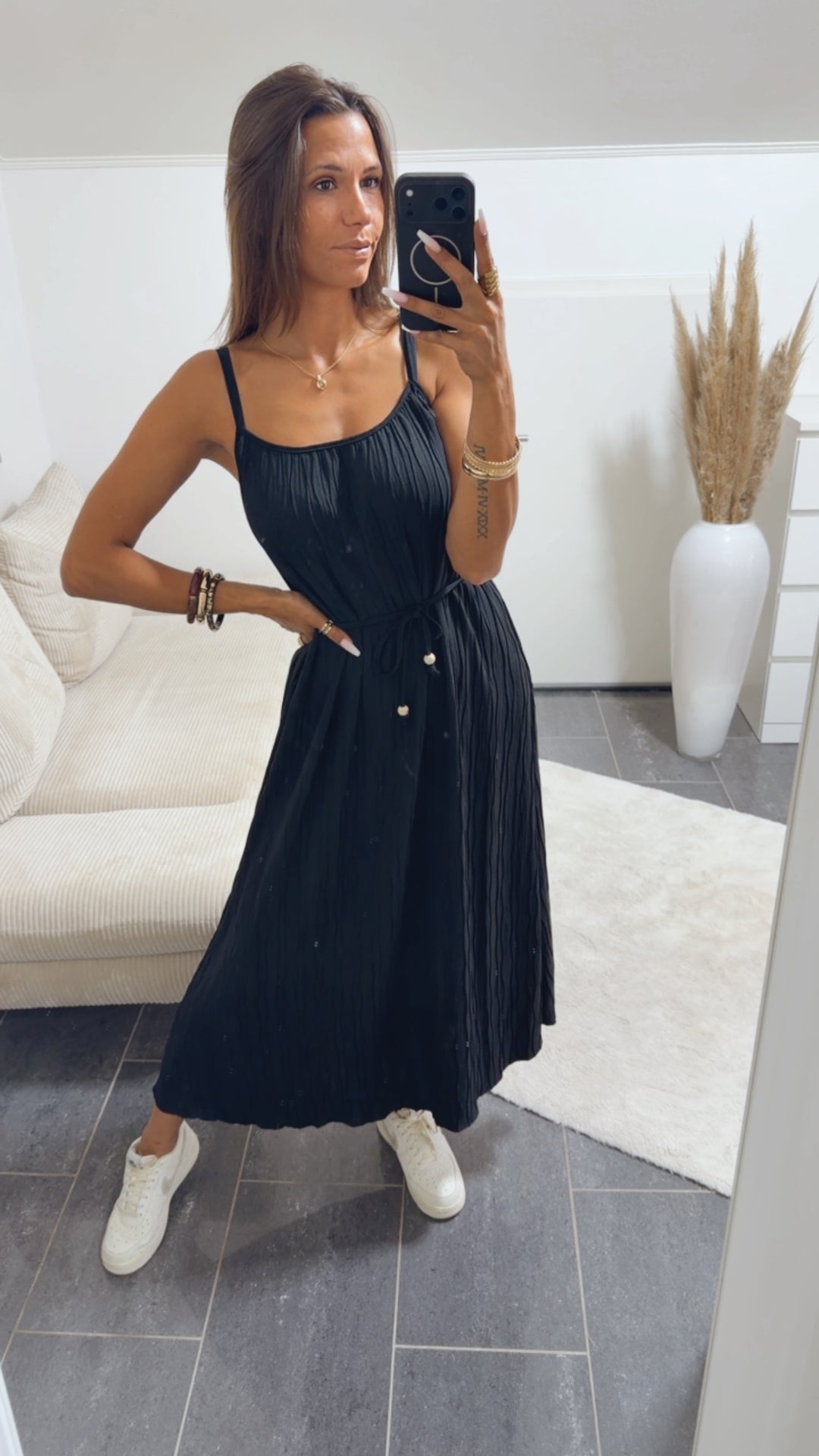 Struktur Kleid mit Spaghetti Trägern / schwarz Art.15183