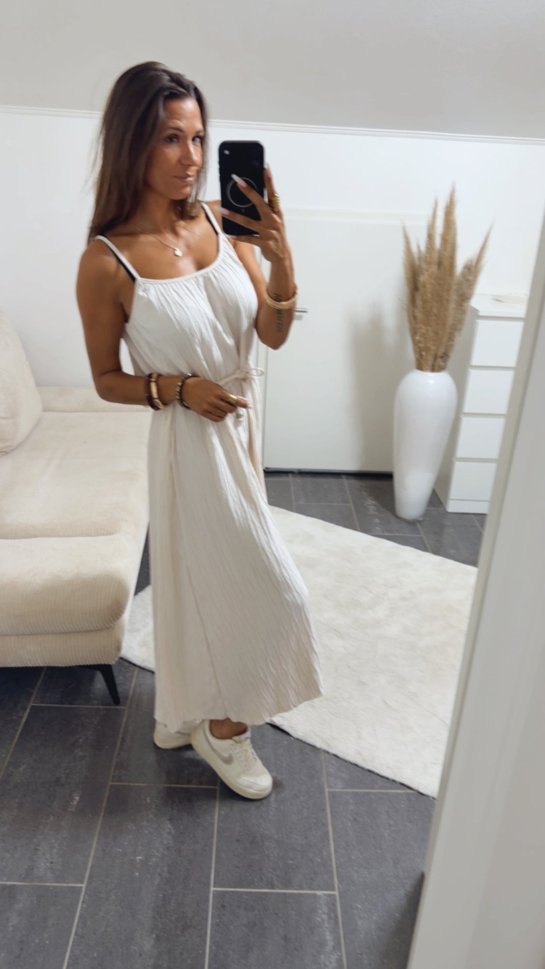Luftig leichtes Kleid mit Spaghetti Trägern / helles beige Art.15181