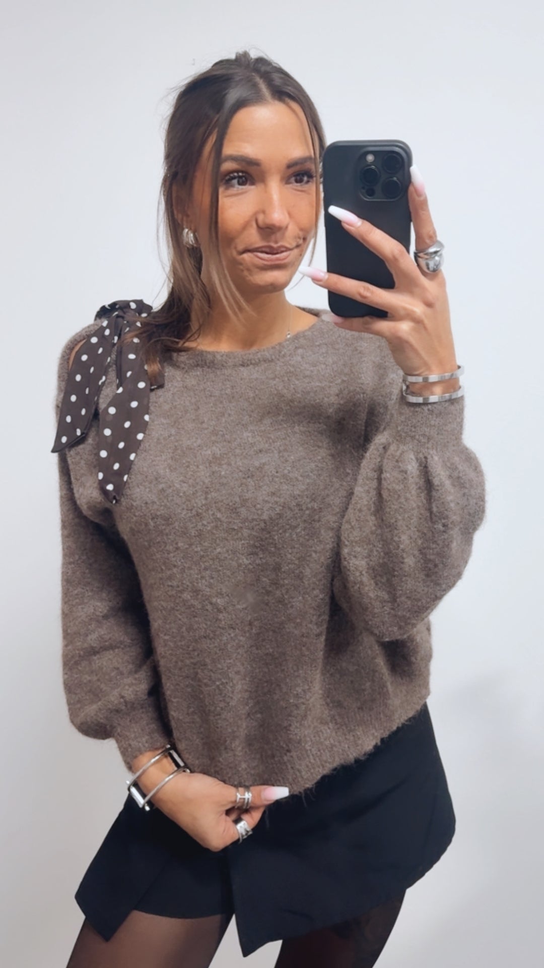 ONE SHOULDER Pullover, Punkte Schleife / braun meliert Art. 13820