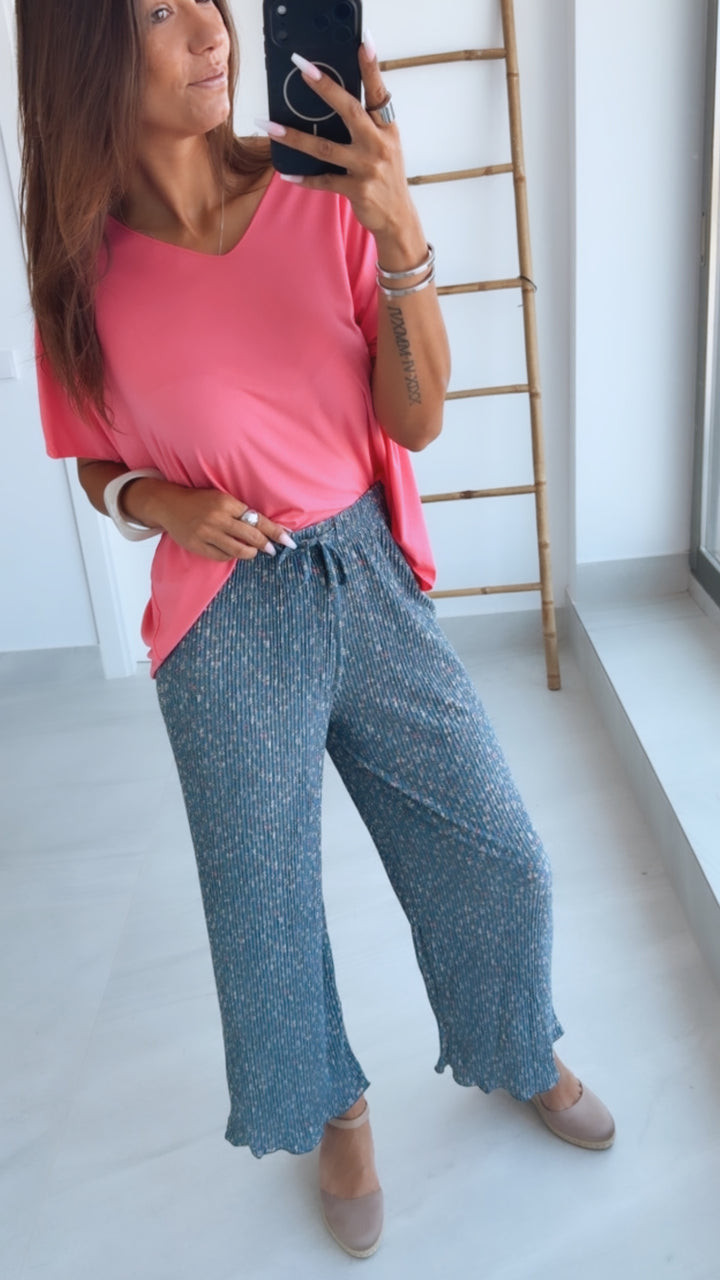 Leichte, plissierte Hose KLEINES BLUMEN Muster / denim blau Art. 15160
