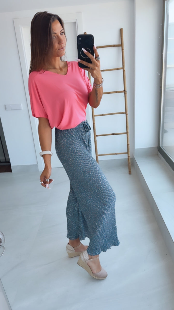 Leichte, plissierte Hose KLEINES BLUMEN Muster / denim blau Art. 15160