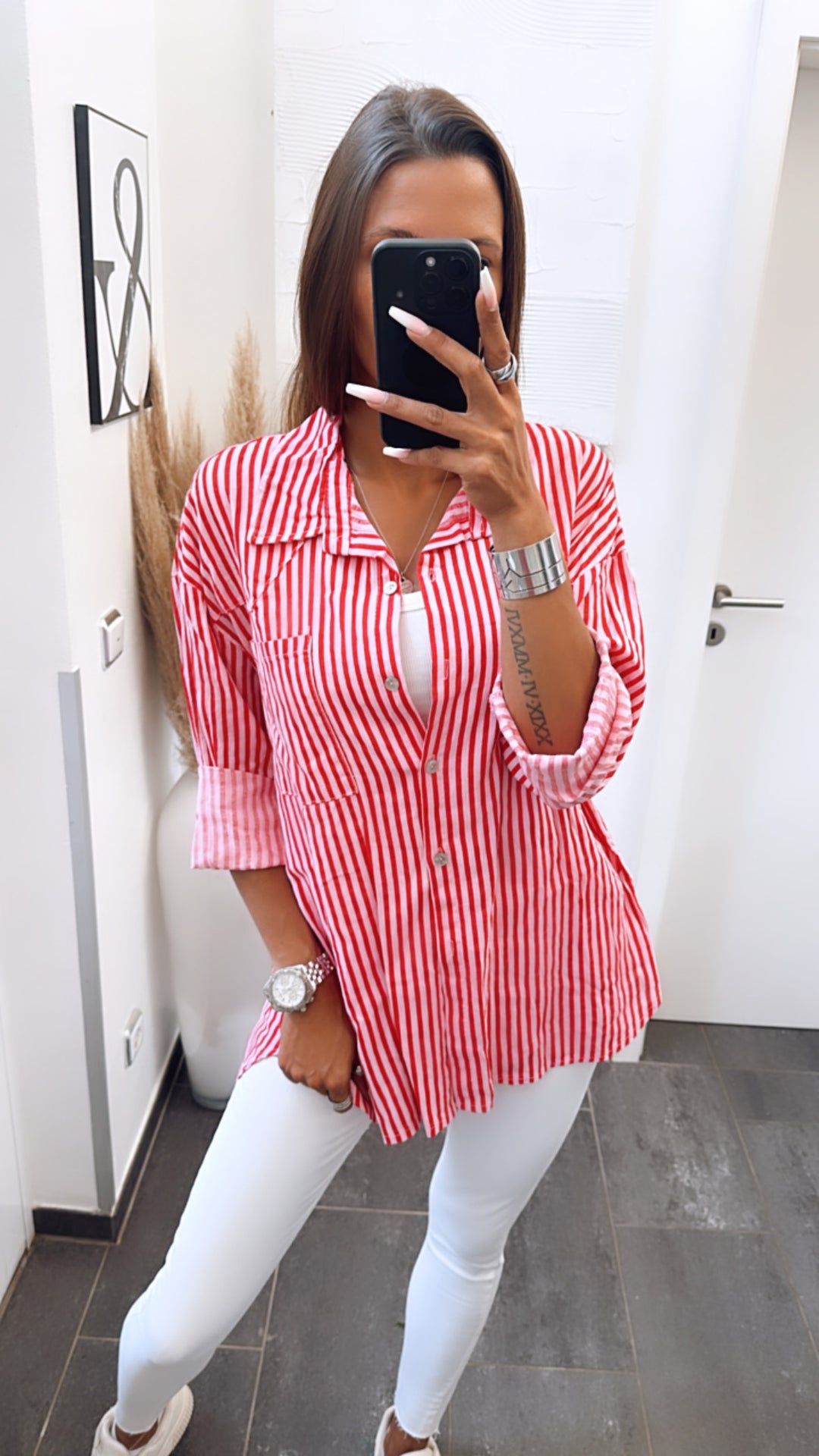 dünne Baumwoll Bluse mit Brusttasche, gestreift / rot - pink Art. 6749