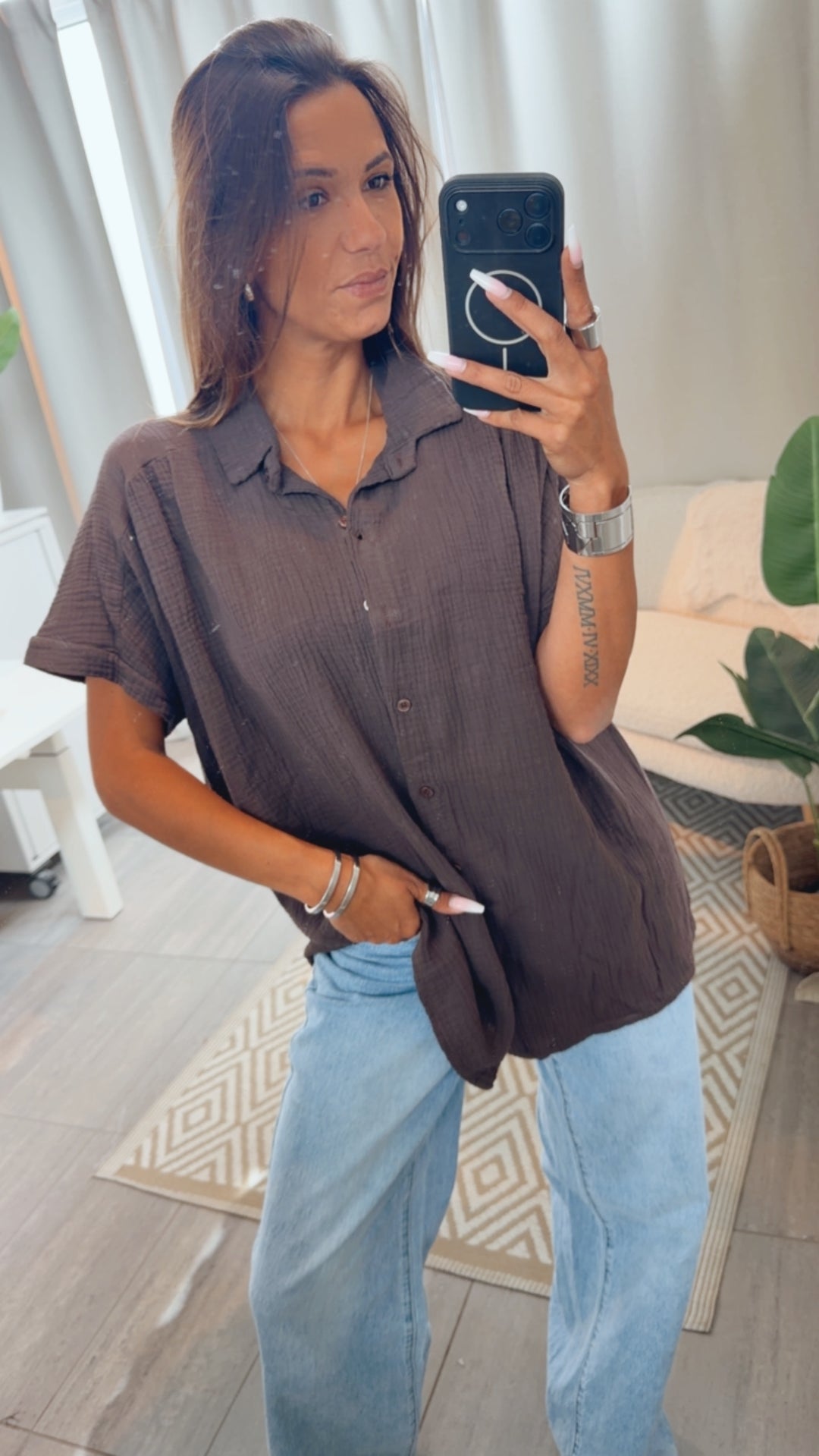 Oversize Musselin Bluse mit T-Shirt Ärmeln / braun Art. 15241