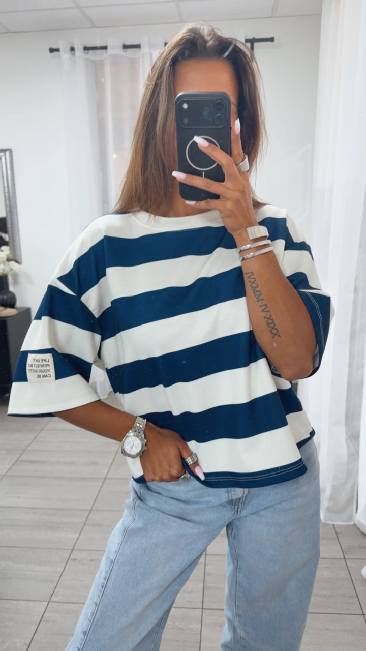 STREIFEN Butterstoff oversize T-shirt mit Patch / weiss - dunkel blau Art. 15332