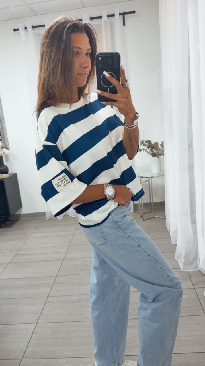 STREIFEN Butterstoff oversize T-shirt mit Patch / weiss - dunkel blau Art. 15332