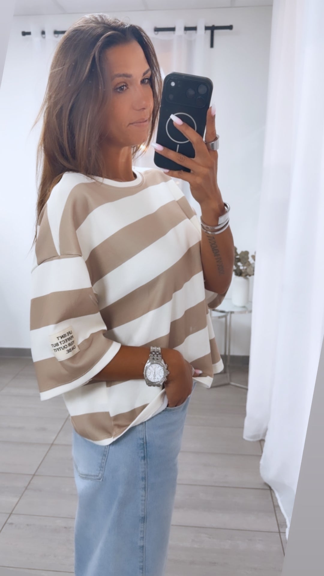 STREIFEN Butterstoff oversize T-shirt mit Patch / creme - light cappuccino Art. 15334
