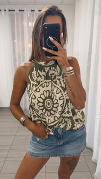 ZWEI FARBEN ETHNO Muster ärmelloses Top / soft khaki - weiss Art. 15326