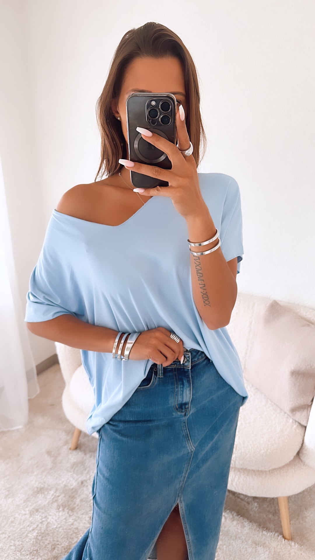 T-shirt mit V-Ausschnitt / hell blau Art. 4786