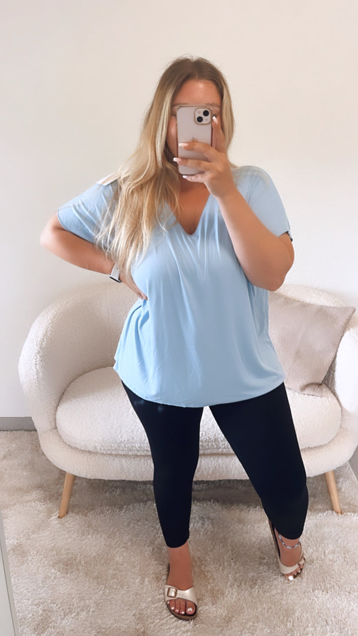 T-shirt mit V-Ausschnitt / hell blau Art. 4786