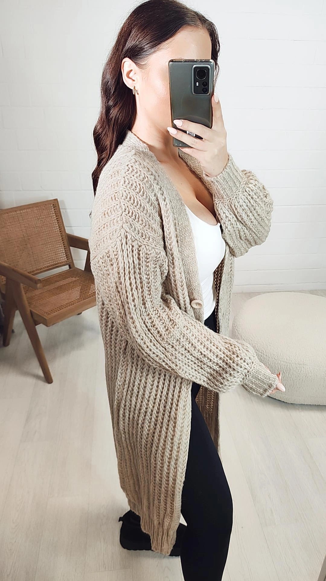 Langer Cardigan mit Knöpfen / beige Art. 7991