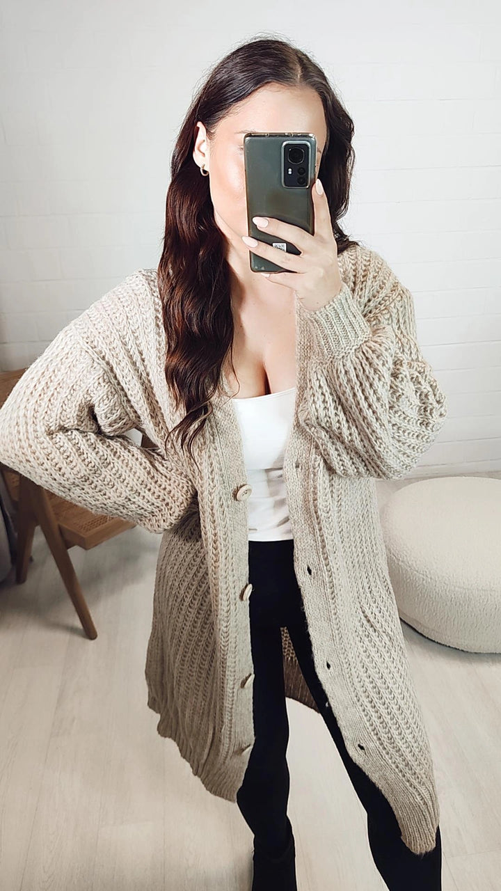 Langer Cardigan mit Knöpfen / beige Art. 7991