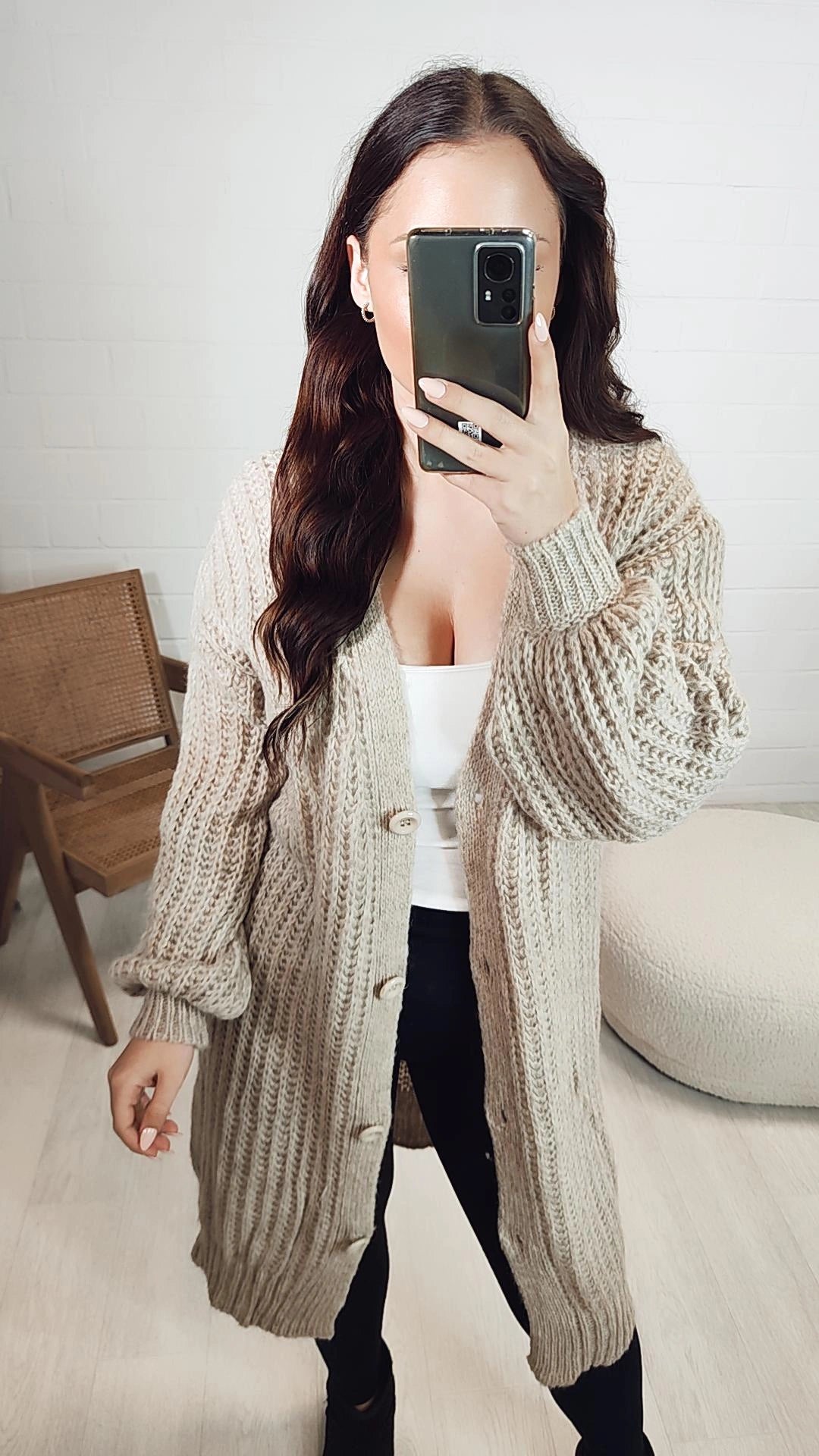 Langer Cardigan mit Knöpfen / beige Art. 7991
