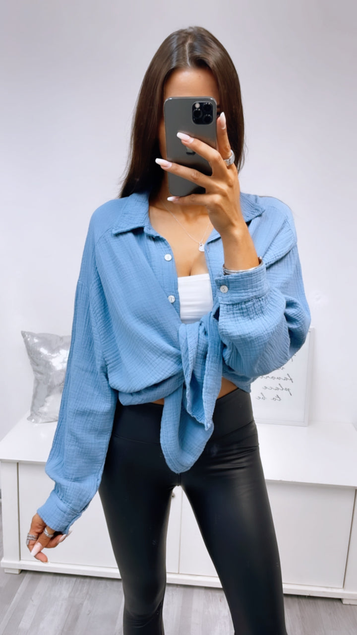 Kurze Oversize Musselin Bluse / taubenblau Art. 3182