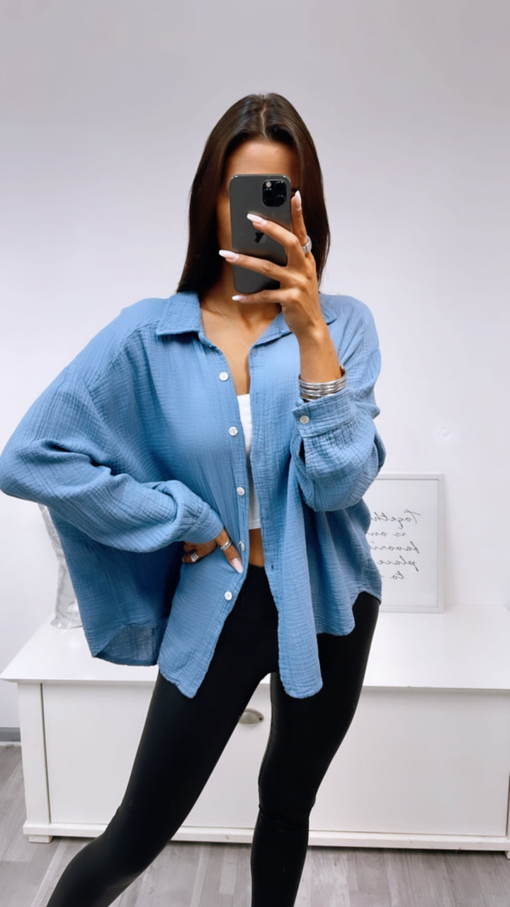 Kurze Oversize Musselin Bluse / taubenblau Art. 3182