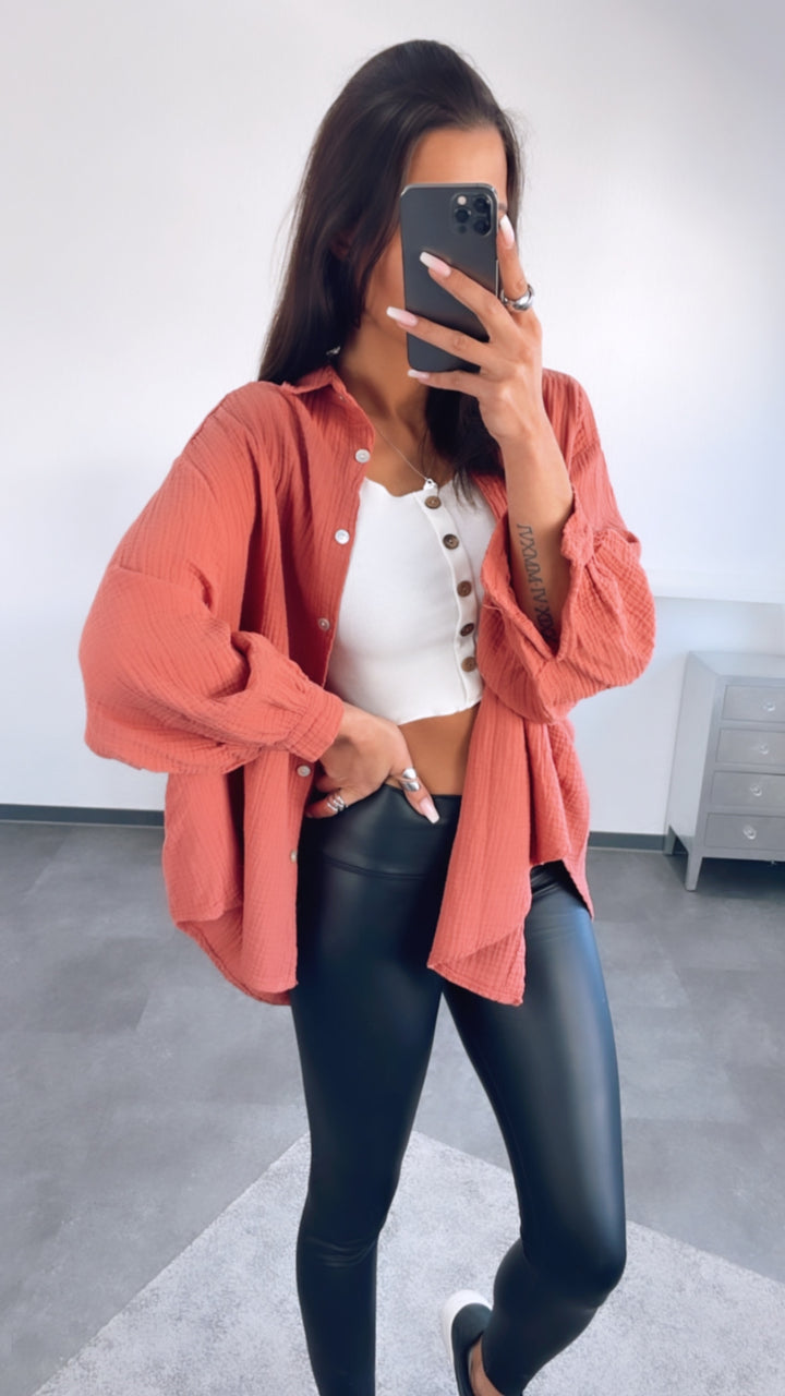 Kurze Oversize Musselin Bluse / dunkle Beere Art. 3157